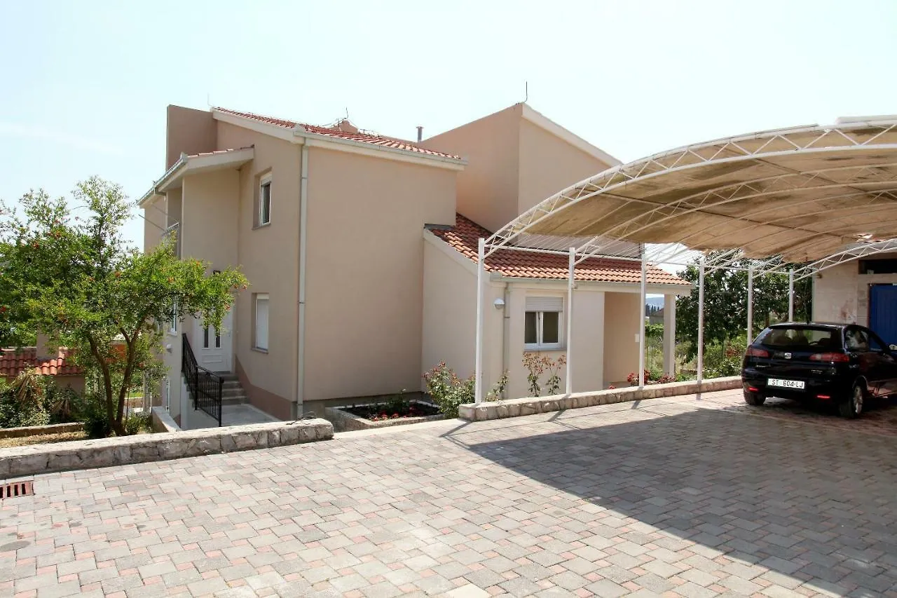 Apartman Dinka Trogir 0*,  Croatia